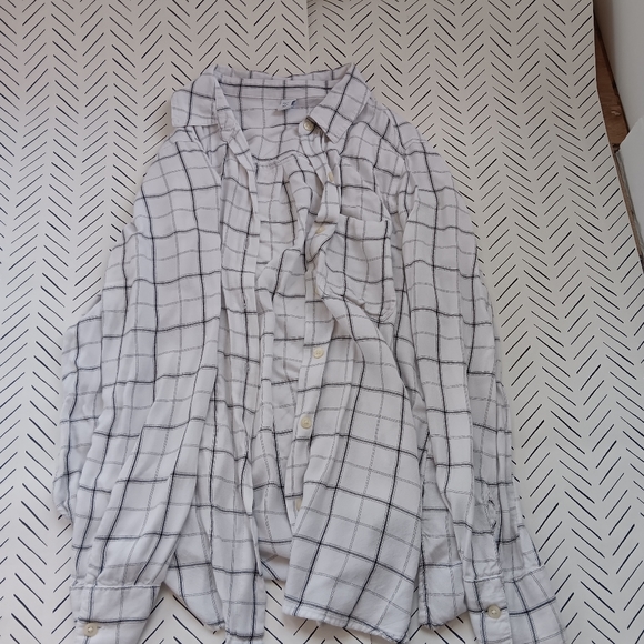 Old navy shirt, size medium - Picture 4 of 5